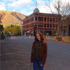 Meet your Posher, Alex